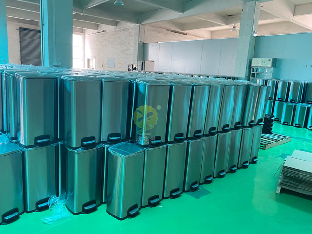 90L家用室內(nèi)不銹鋼腳踏三分類(lèi)垃圾桶