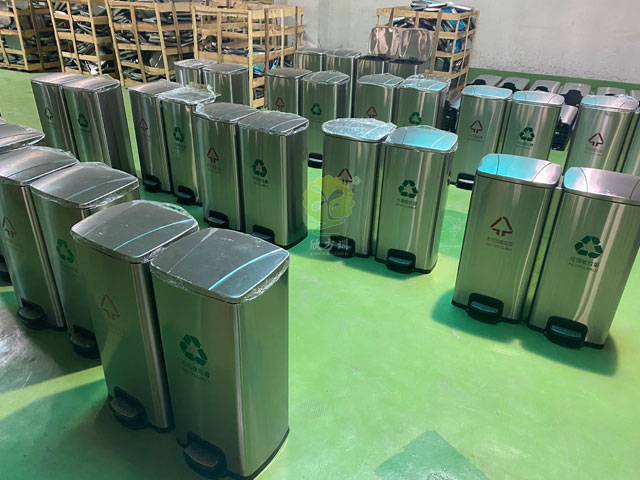 90L家用室內(nèi)不銹鋼腳踏三分類(lèi)垃圾桶